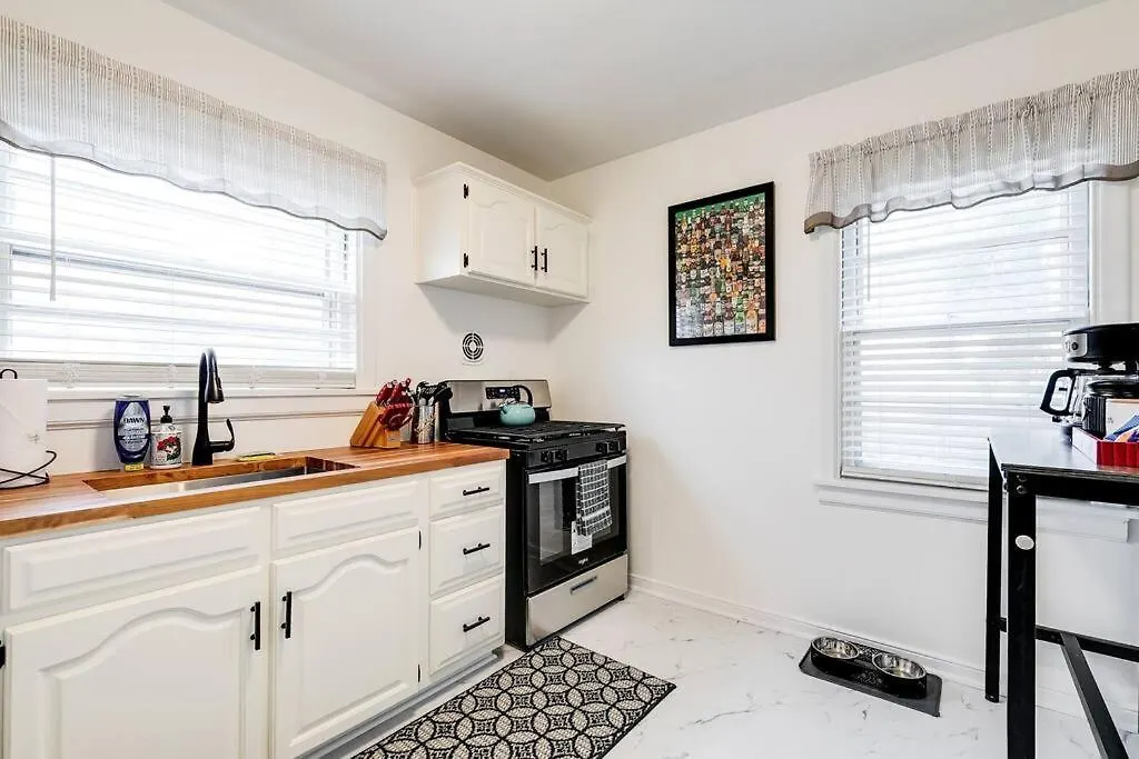 Holiday home Rf Central Location W Fenced Backyard Fire-Pit Richmond